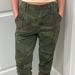 HOLLISTER Camo joggers